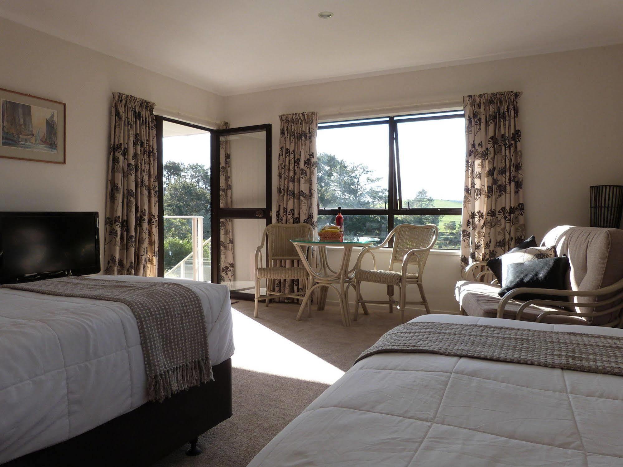 Morepork Riverside Lodge Paihia Exterior photo