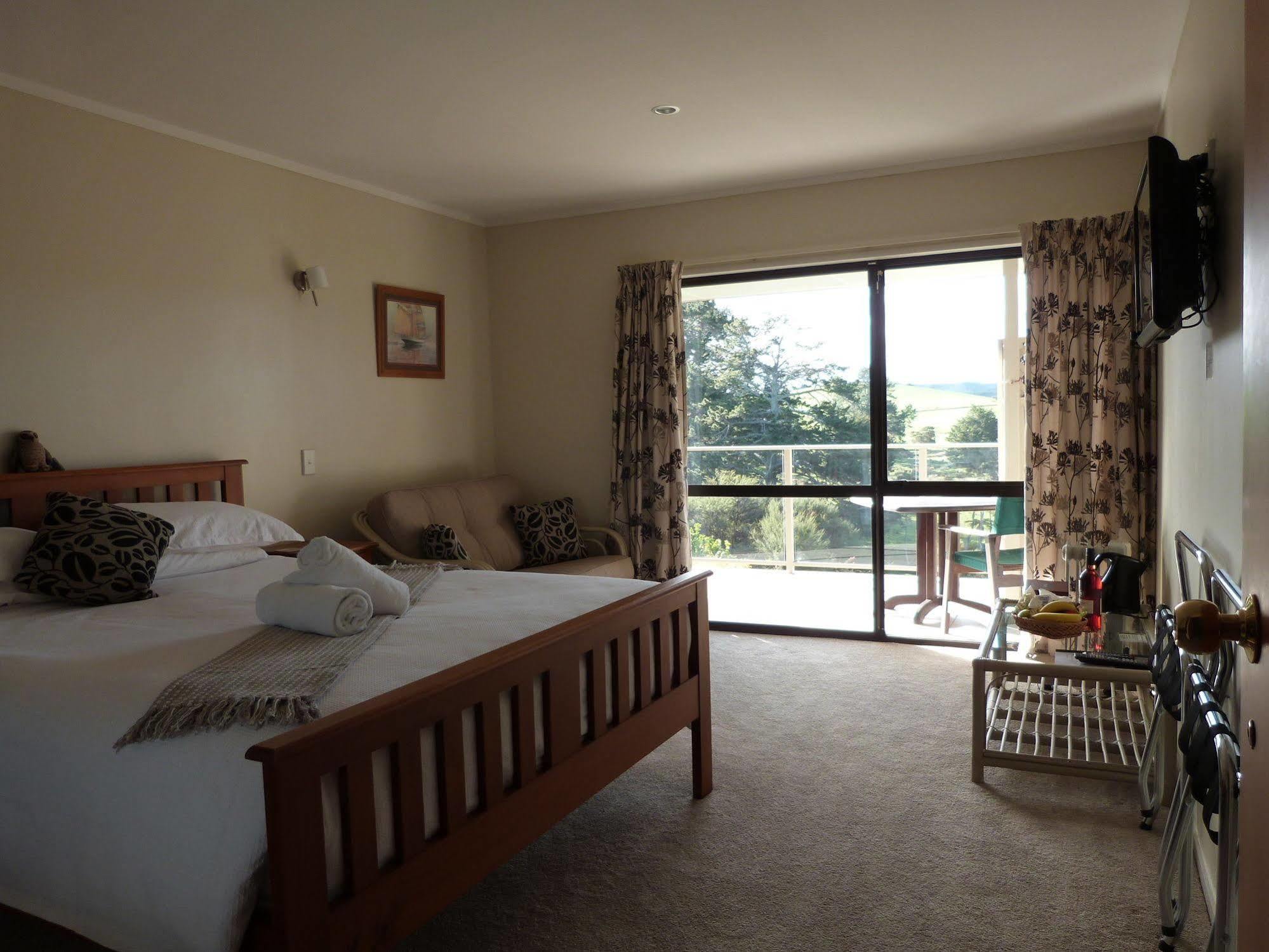 Morepork Riverside Lodge Paihia Exterior photo